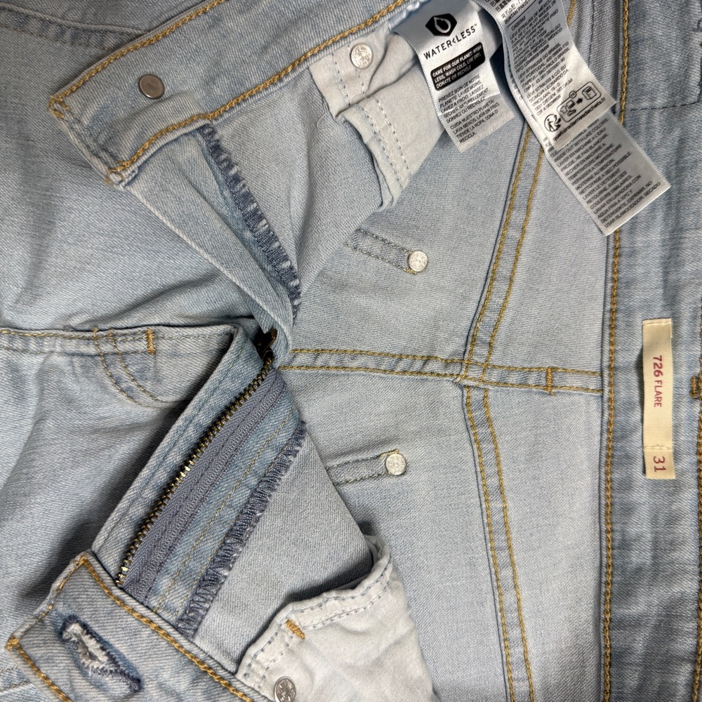Y2K Levi's 726 High Rise Split hem Flare Lightwash Jeans Women Size 31 Denim EUC - Picture 6 of 10